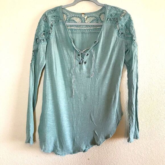Free people asymmetrical hem crochet long sleeve - Picture 1 of 4